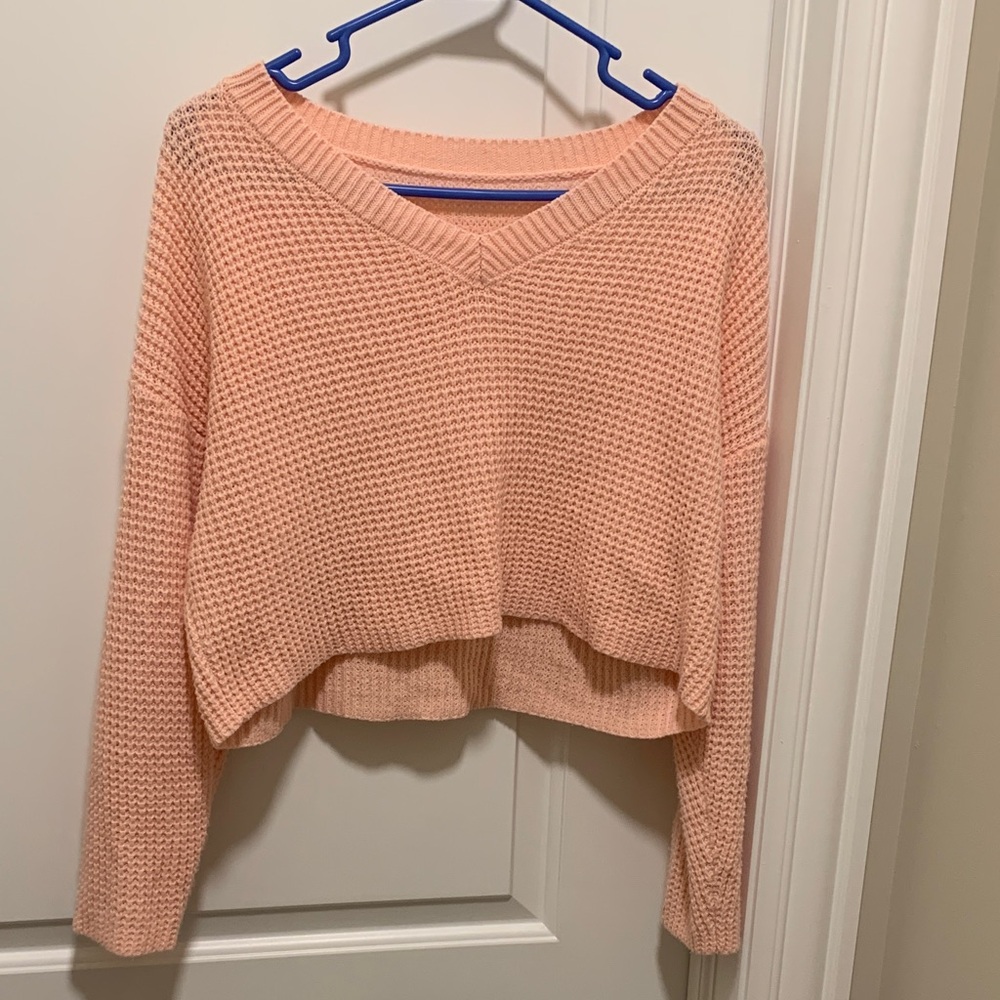 V-Neck Stylish Pink Peach Girl’s Sweater.Size: S Pre-owned. Good condition .